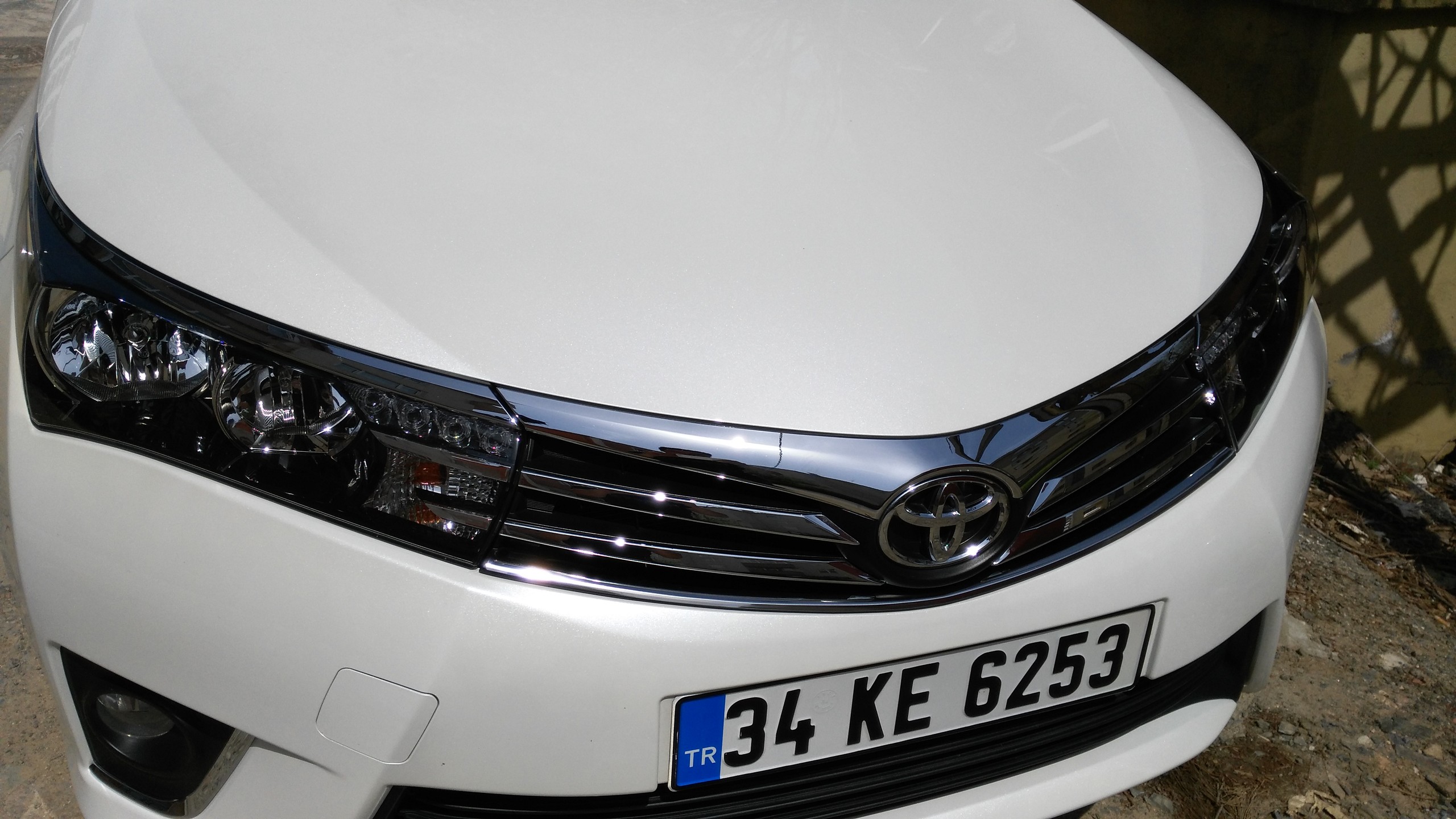 Toyota Corolla 1.33 Life (2015) Krom Cam Çerçeveleri Ve Krom Ön Panjur